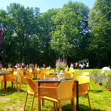 4 Zywioly Falenty Centrum Konferencyjne Frühstückspension