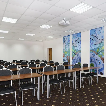 4 Zywioly Falenty Centrum Konferencyjne 3* راشين