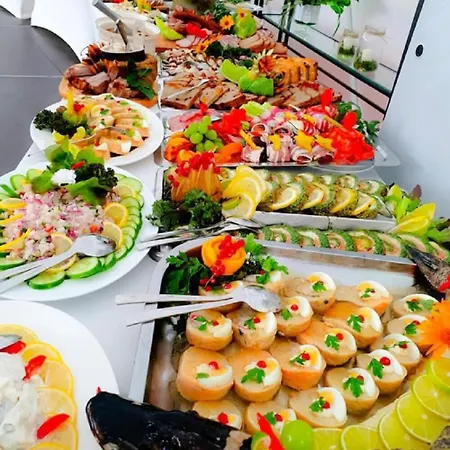 4 Zywioly Falenty Centrum Konferencyjne Frühstückspension